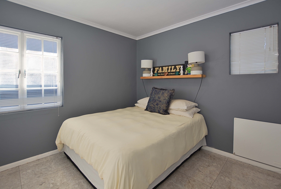 4 Bedroom Property for Sale in Bloubergstrand Western Cape